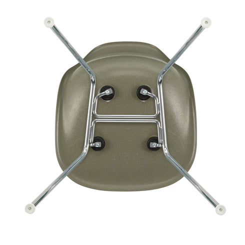 Cadeira Eames em Fibra de Vidro DSX / Base Cromada